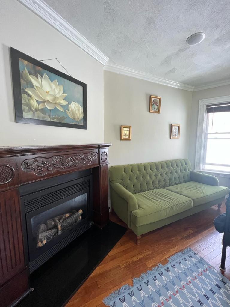 Private Room In A Grand House Boston Exterior photo