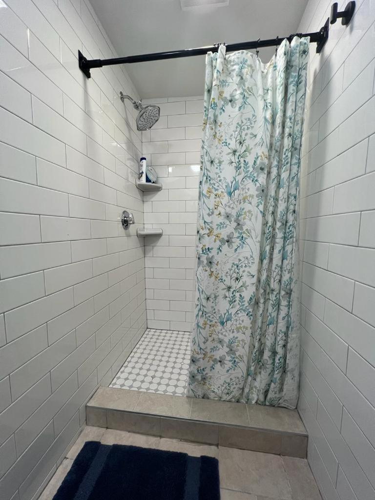 Private Room In A Grand House Boston Exterior photo